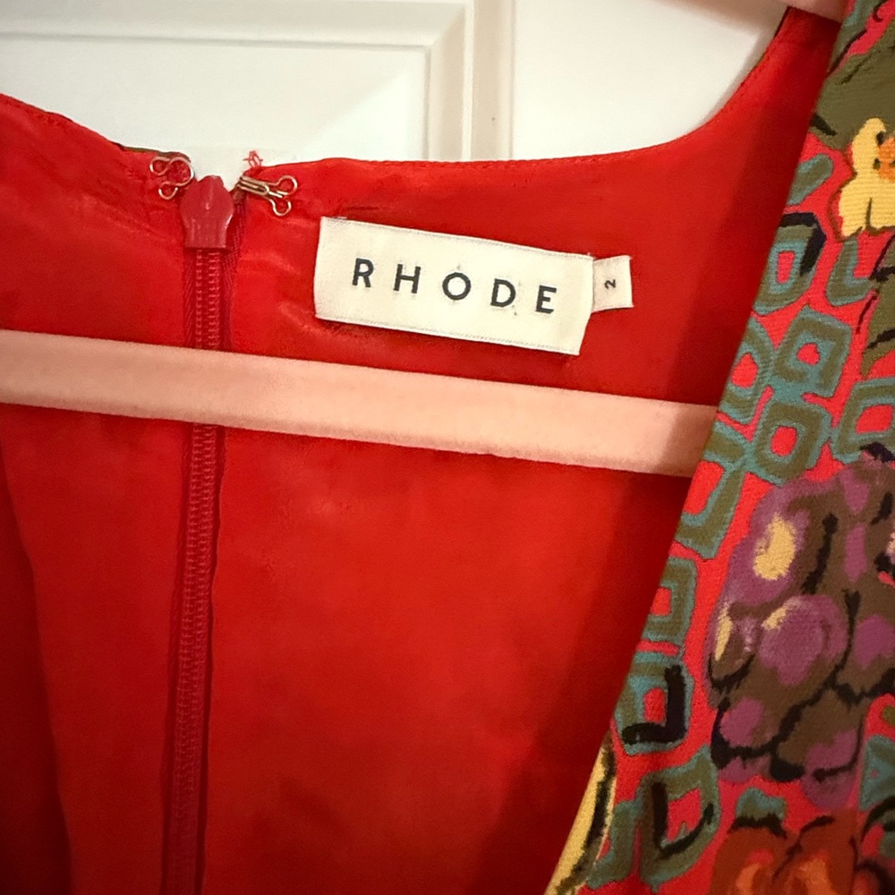 EUC Gwyneth Dress Highland Orchard Berry
Lulani Floral by Rhode - Picture 5 of 6